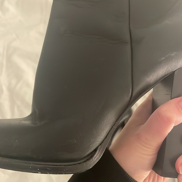 Vince black leather booties size 8/39 preowned - Picture 4 of 4
